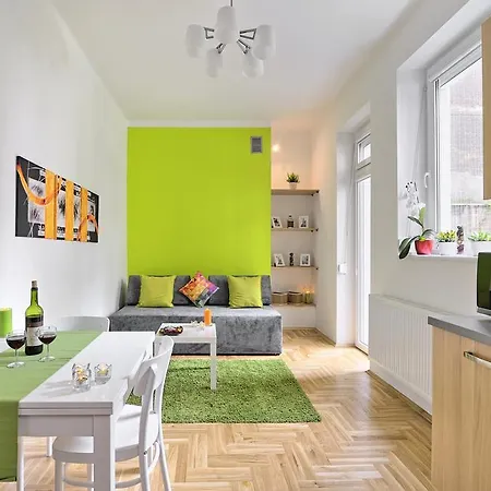 Fruity Near City Center Apartment *